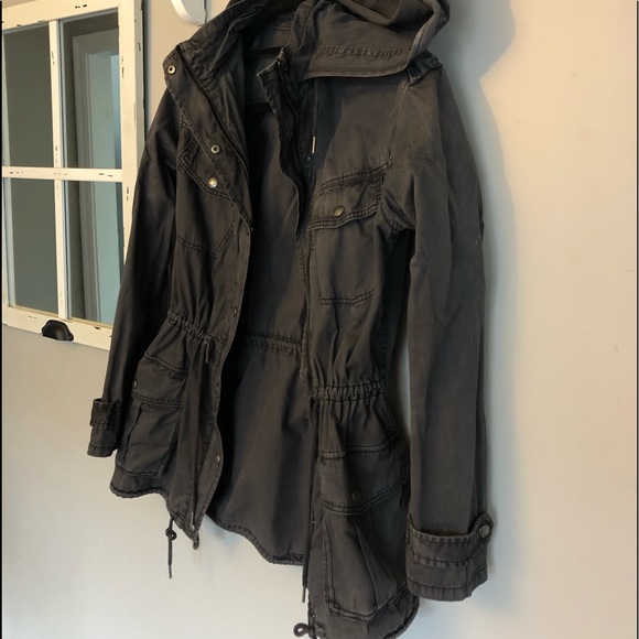 Talula (Aritzia) Raincoat - excellent condition. - Picture 2 of 7